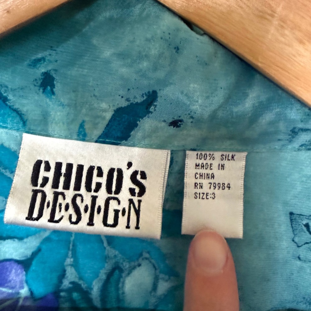 Chico's Design Silk Button Down Women 1x Teal Purple Floral Vintage Art Shirt - Picture 3 of 6